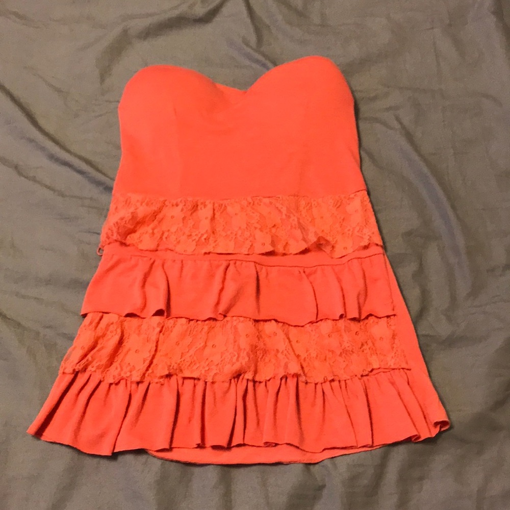 Strapless wet seal top